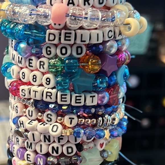 ✨🫶30 Eras Tour Friendship Bracelets Random 30 pack🫶✨ - Picture 16 of 16